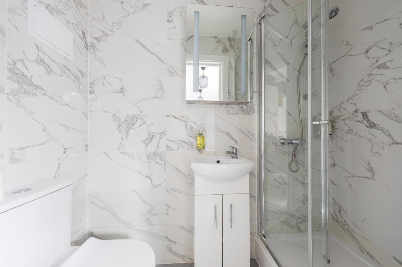 Lovely Private Room And Shower At Anson Hotel London Ngoại thất bức ảnh